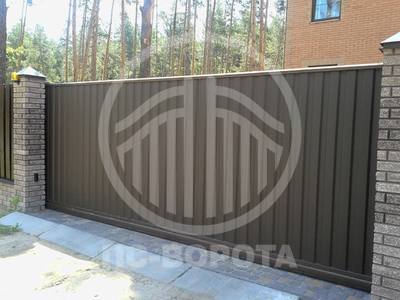 Стальные откатные ворота из профнастила
