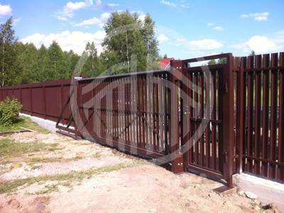 Ворота откатные с заполнением из евроштакетника